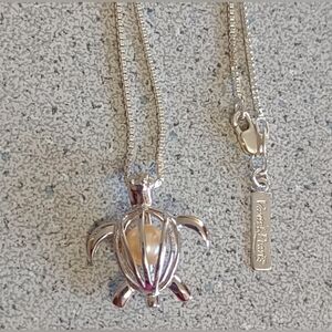 Turtle W Pearl Necklace
